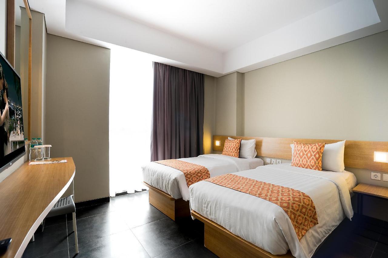 Maple Hotel Grogol Jakarta Extérieur photo