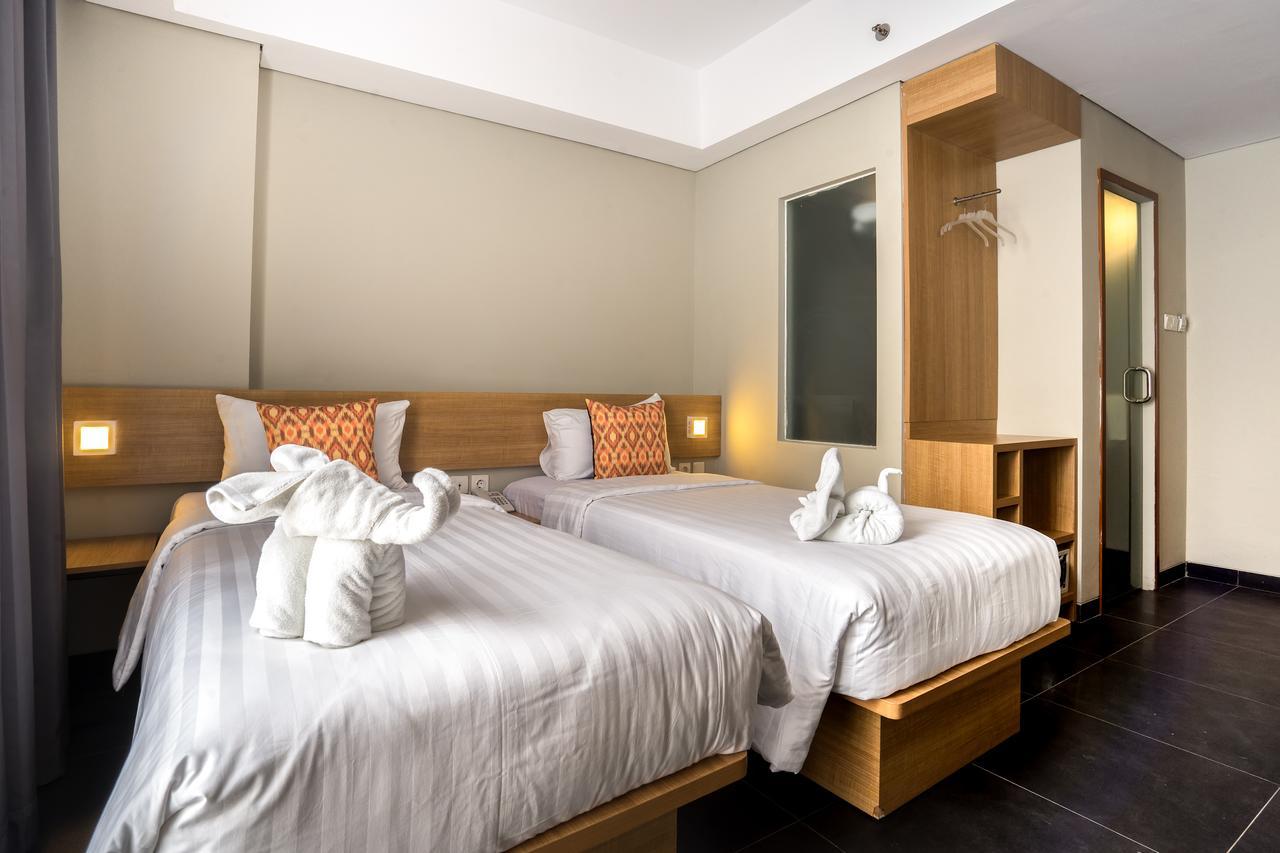Maple Hotel Grogol Jakarta Extérieur photo