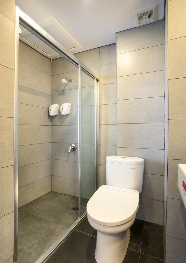 Maple Hotel Grogol Jakarta Extérieur photo