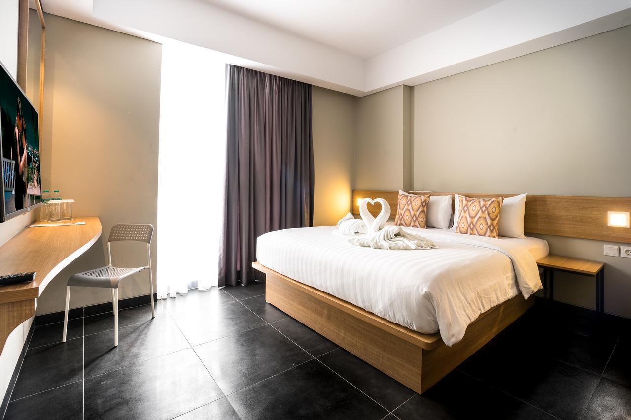 Maple Hotel Grogol Jakarta Extérieur photo