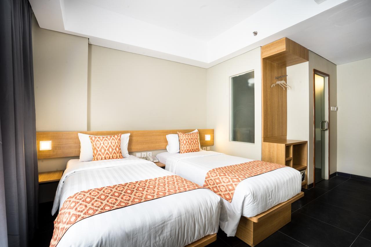 Maple Hotel Grogol Jakarta Extérieur photo