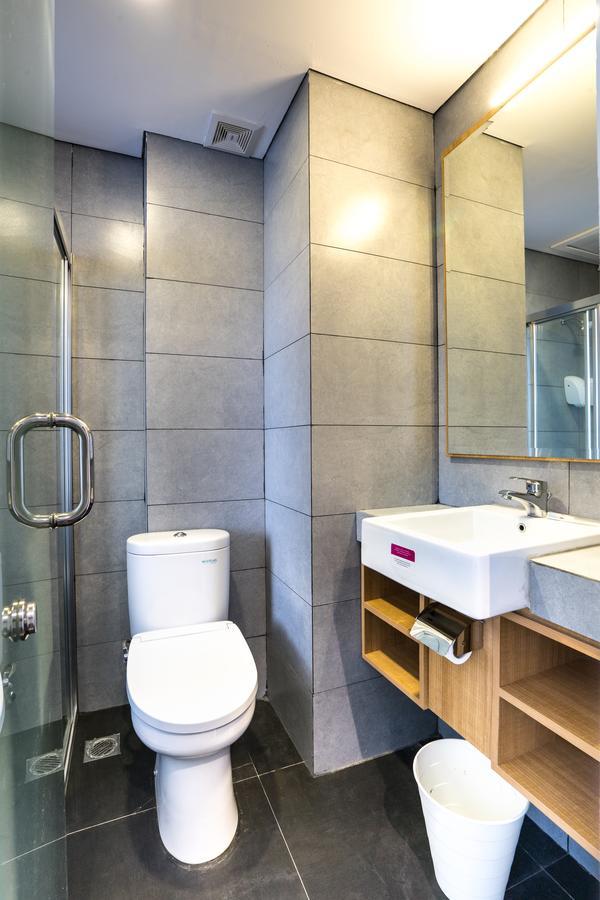 Maple Hotel Grogol Jakarta Extérieur photo