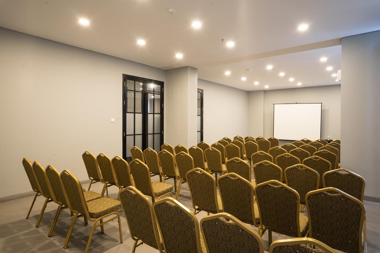 Maple Hotel Grogol Jakarta Extérieur photo
