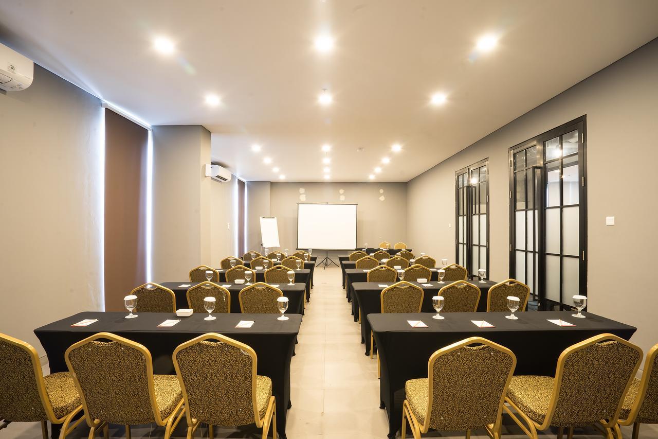 Maple Hotel Grogol Jakarta Extérieur photo